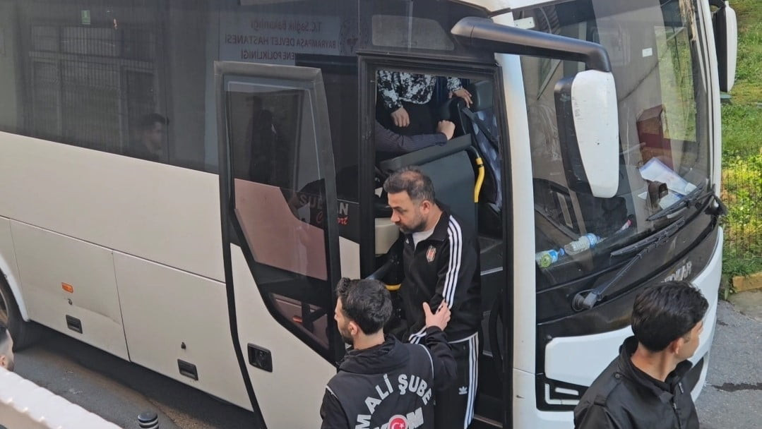 İBB, SON DALGA OPERASYONUNDA GÖZALTINA ALINAN 12 KİŞİ SAĞLIK KONTROLÜNDEN GEÇİRİLDİ