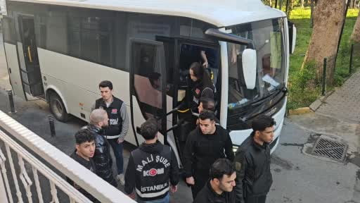 İBB'ye yönelik operasyonda gözaltına alınan 12 kişi adliyeye sevk edildi