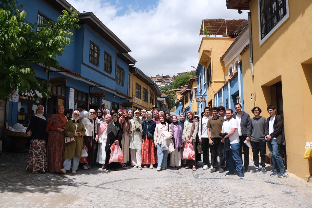 İBN HALDUN ÜNİVERSİTESİ GEZİ KULÜBÜ, "KÜLTÜR YOLU" PROJESİ KAPSAMINDA, İSTANBUL’DAN VE DÜNYANIN...