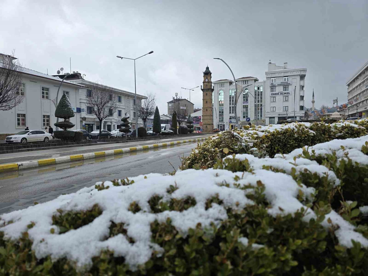 İÇ ANADOLU’NUN YÜKSEK KESİMLERİNDE YER ALAN YOZGAT, 10 NİSAN SABAHINA KIŞTAN KALMA GÖRÜNTÜLERLE...