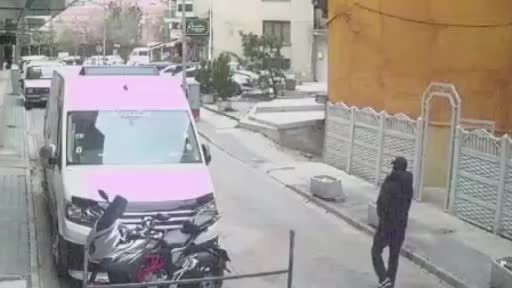 İçinde 7.5 milyon TL’lik para ve altın bulunan çantayı dolandırıcılara böyle teslim etti