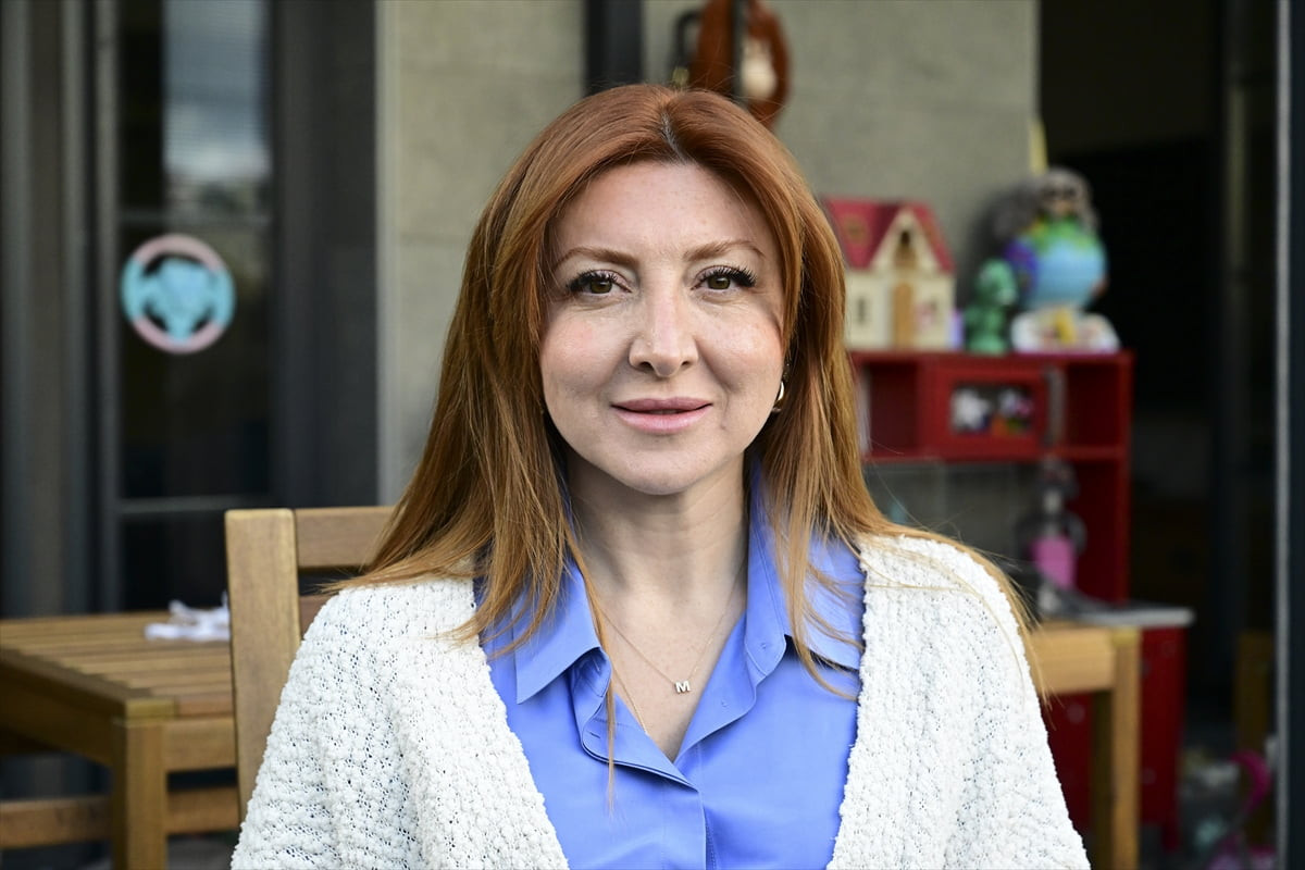 İçinden yükselen güçlü bir sesle bir anda koruyucu anne olmaya karar veren 41 yaşındaki avukat...