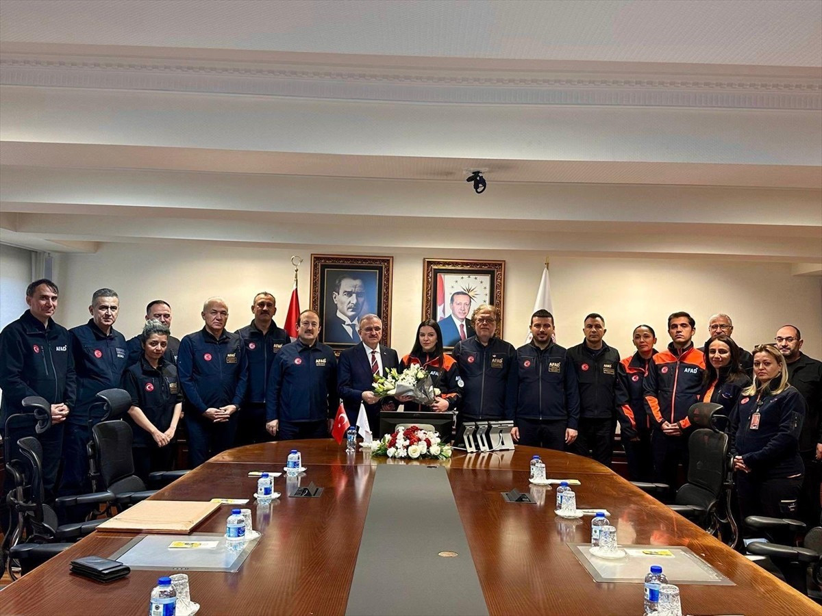 İçişleri bakan yardımcıları Münir Karaloğlu, Mehmet Aktaş, Bülent Turan ve Mehmet Sağlam, Afet ve...