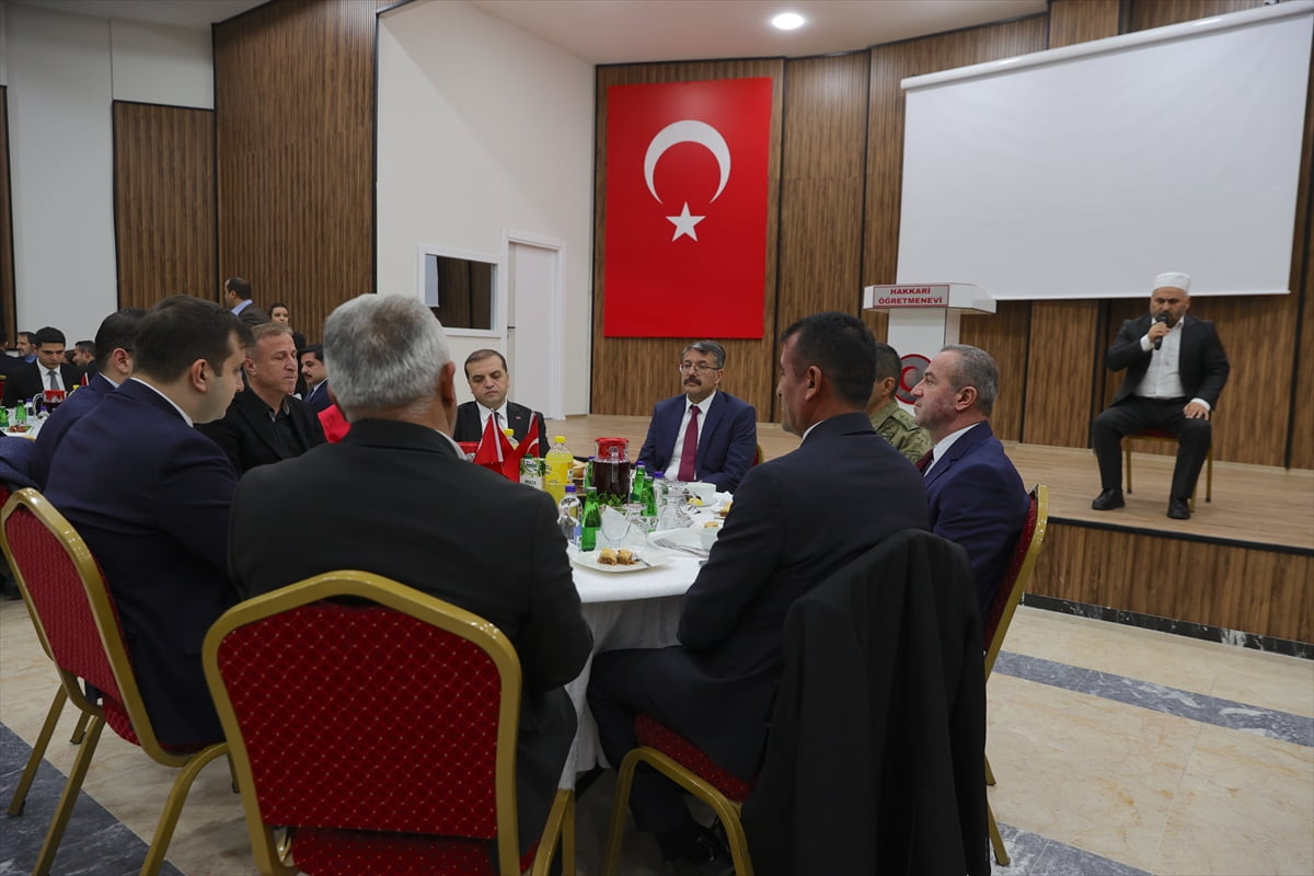 İçişleri Bakan Yardımcılığına atanan Hakkari Valisi ve Belediye Başkan Vekili Ali Çelik, iftar...