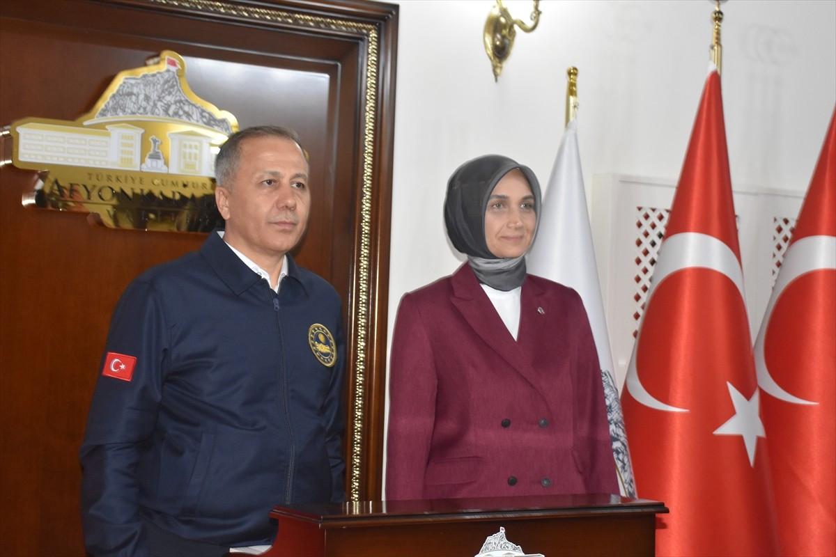 İçişleri Bakanı Ali Yerlikaya, Afyonkarahisar Valisi Kübra Güran Yiğitbaşı'nı ziyaret...