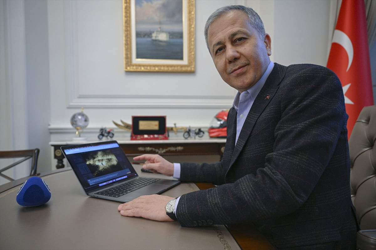 İçişleri Bakanı Ali Yerlikaya, Anadolu Ajansının (AA) gözünden 2025'e damga vuran olaylara ait...