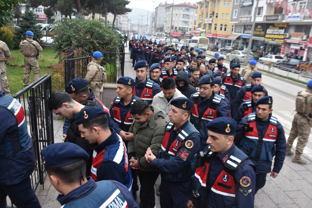 İçişleri Bakanı Ali Yerlikaya, internet siteleri üzerinden yasa dışı bahis oynattıkları ve yasa...