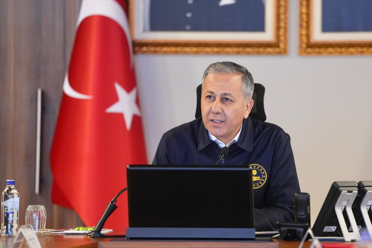 İçişleri Bakanı Ali Yerlikaya, NSosyal hesabından yaptığı paylaşımda, yeni yıl tedbirlerine...