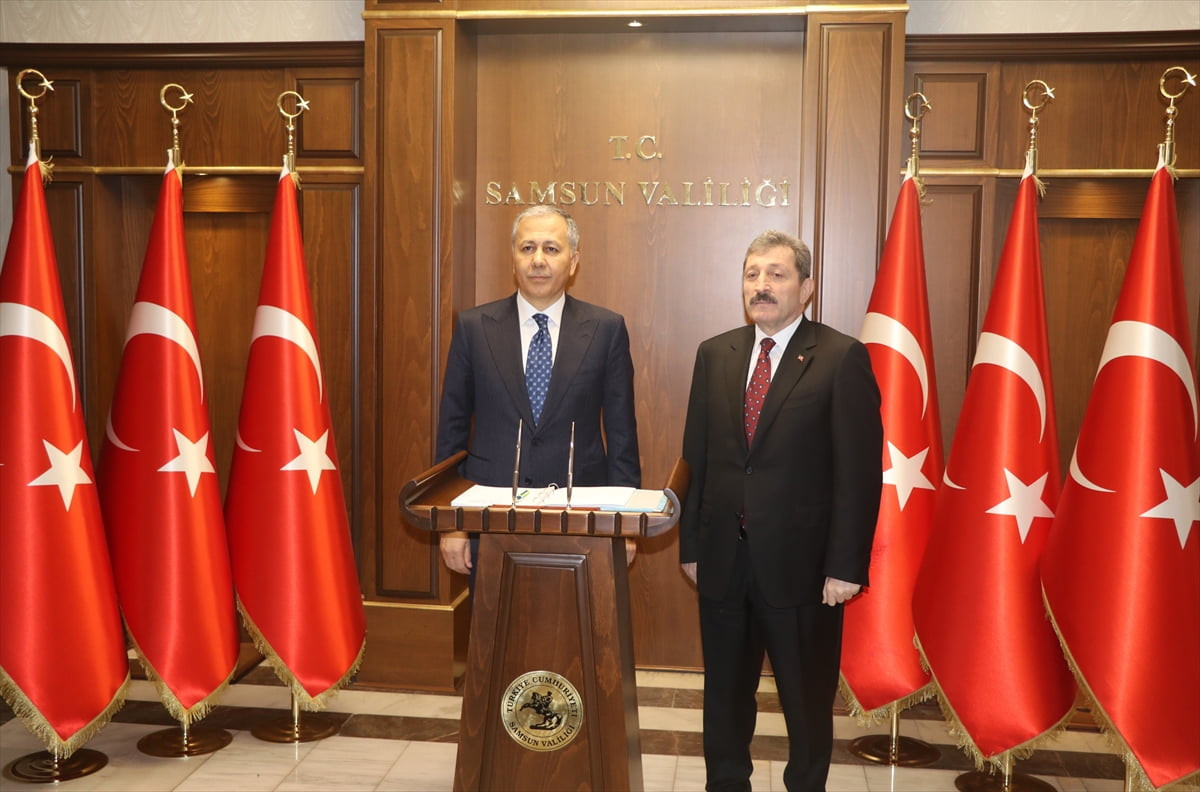 İçişleri Bakanı Ali Yerlikaya, Samsun'da ziyaretler gerçekleştirdi. Samsun Valiliği'ni ziyaret...