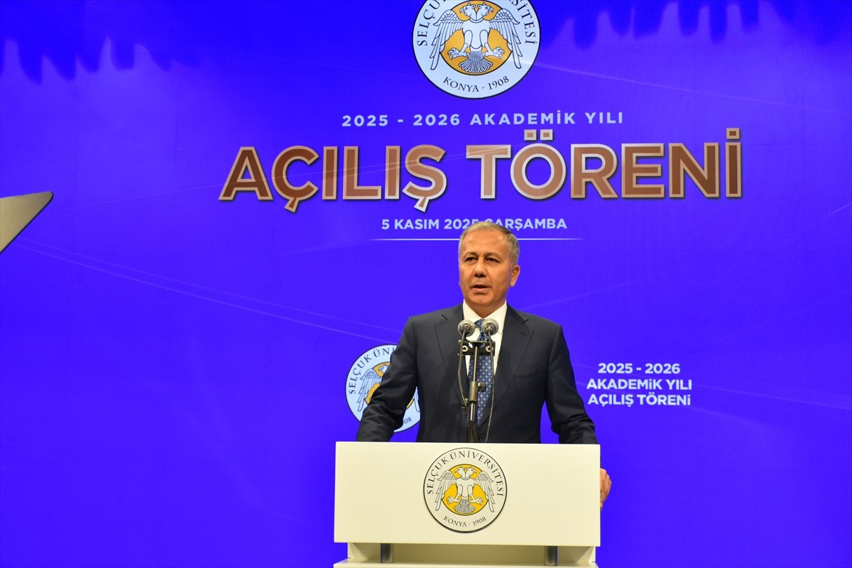 İçişleri Bakanı Ali Yerlikaya, Yerlikaya, Sultan Alparslan Kültür Merkezinde düzenlenen Selçuk...