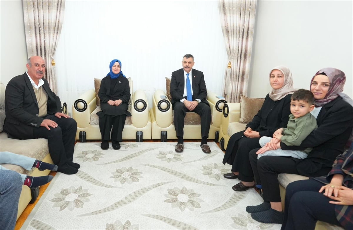 İçişleri Bakanı Mustafa Çiftçi, 2017 yılında şehit olan Piyade Onbaşı Harun Aydın'ın Ankara'daki...