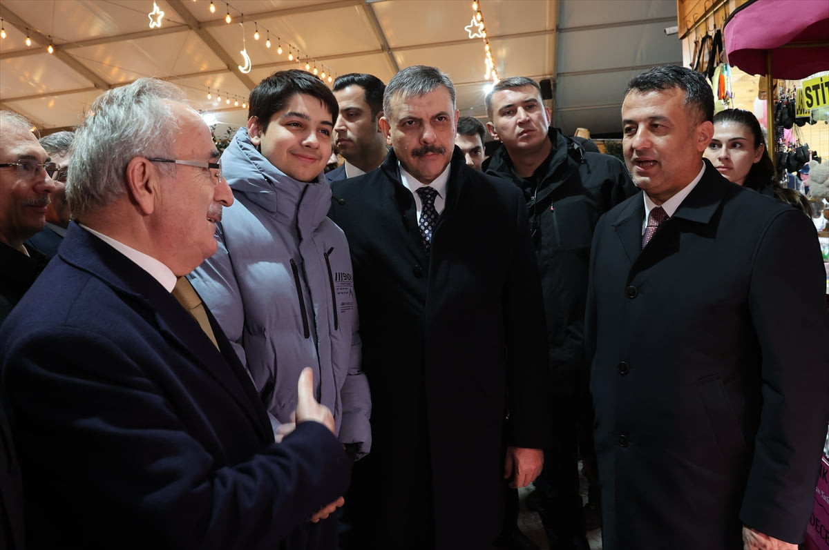 İçişleri Bakanı Mustafa Çiftçi, Cumhuriyet Meydanı'na kurulan Ramazan Sokağı'nı ziyaret...