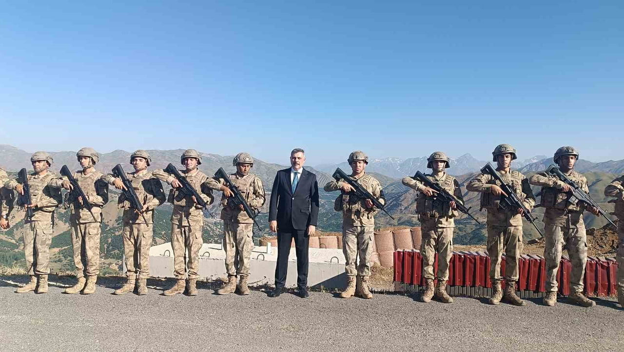 İÇİŞLERİ BAKANI MUSTAFA ÇİFTÇİ, HAKKARİ'NİN ŞEMDİNLİ İLÇESİNDEKİ ZİRVİN TEPE MODÜLER KOMANDO ÜS...