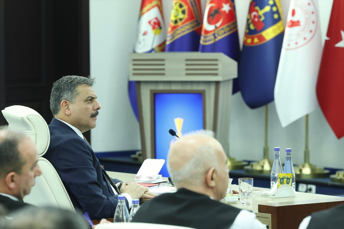 İçişleri Bakanı Mustafa Çiftçi, Jandarma Genel Komutanlığını ziyaret ederek, faaliyetler hakkında...