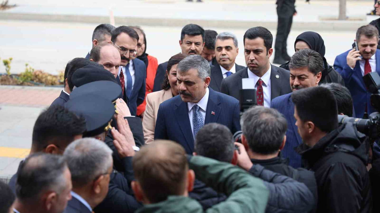 İÇİŞLERİ BAKANI MUSTAFA ÇİFTÇİ,  KIRŞEHİR’DE GERÇEKLEŞTİRDİĞİ ZİYARETLER KAPSAMINDA TEŞKİLAT...