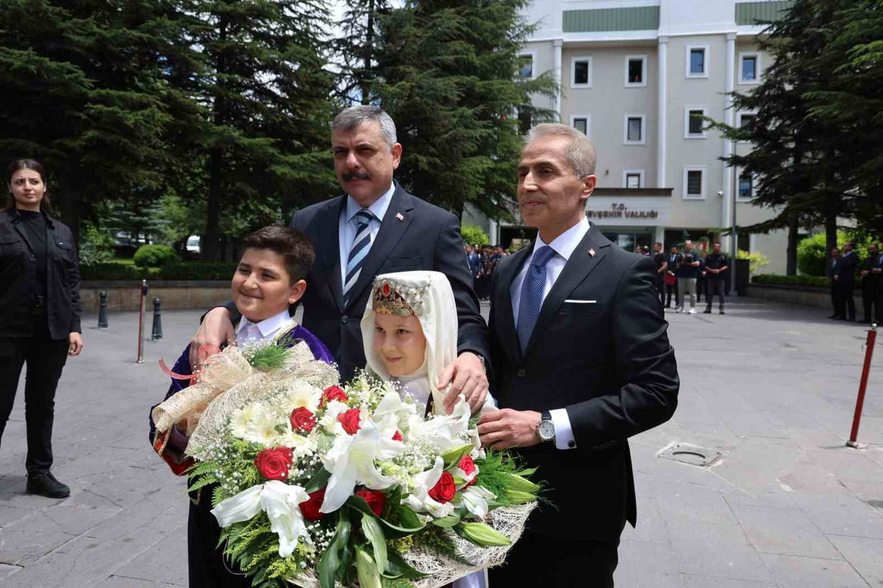 İÇİŞLERİ BAKANI MUSTAFA ÇİFTÇİ, NEVŞEHİR VALİLİĞİNİ ZİYARET ETTİ