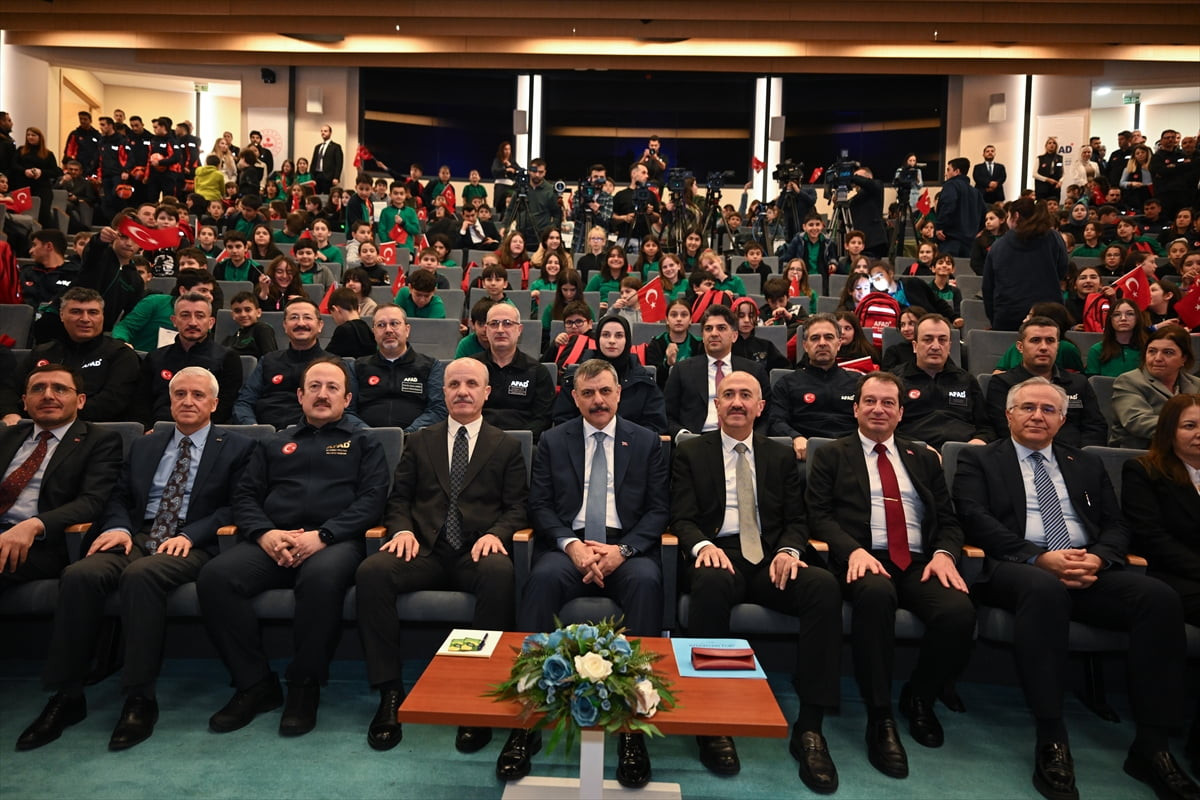 İçişleri Bakanı Mustafa Çiftçi (ortada), Yükseköğretim Kurulu (YÖK) Başkanı Prof. Dr. Erol Özvar...