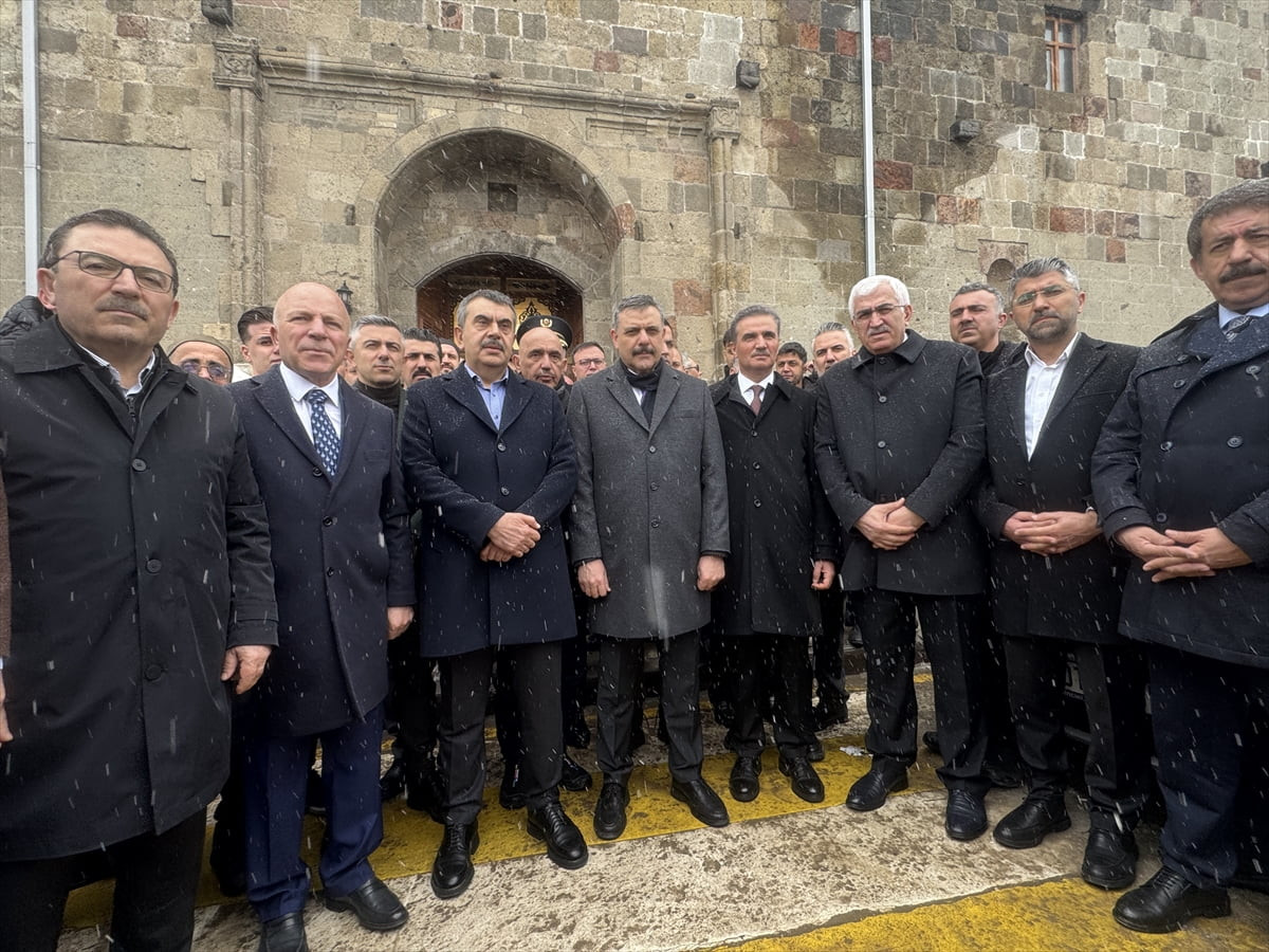 İçişleri Bakanı Mustafa Çiftçi (sol4) ile Milli Eğitim Bakanı Yusuf Tekin (sol3), Ramazan Bayramı...