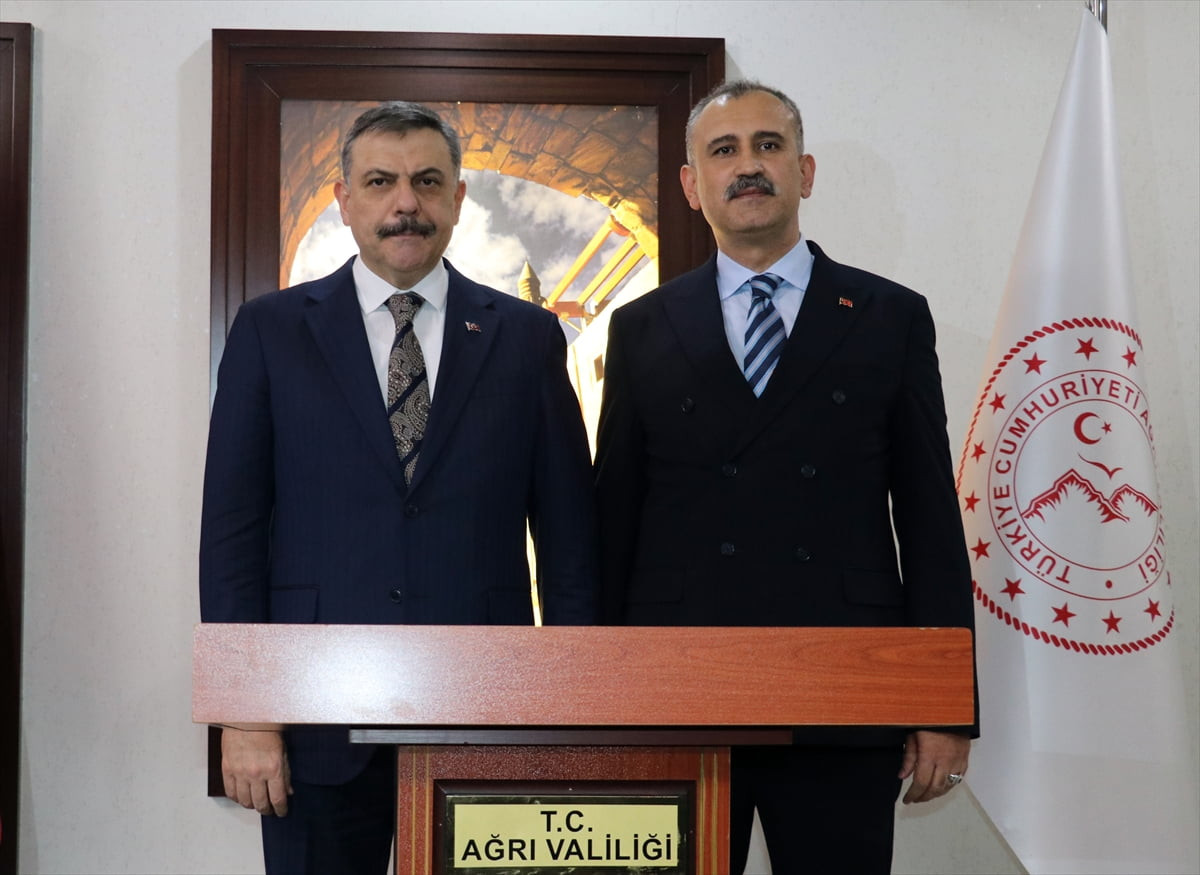 İçişleri Bakanı Mustafa Çiftçi (solda), bazı programları kapsamında geldiği Ağrı'da, Valiliği...