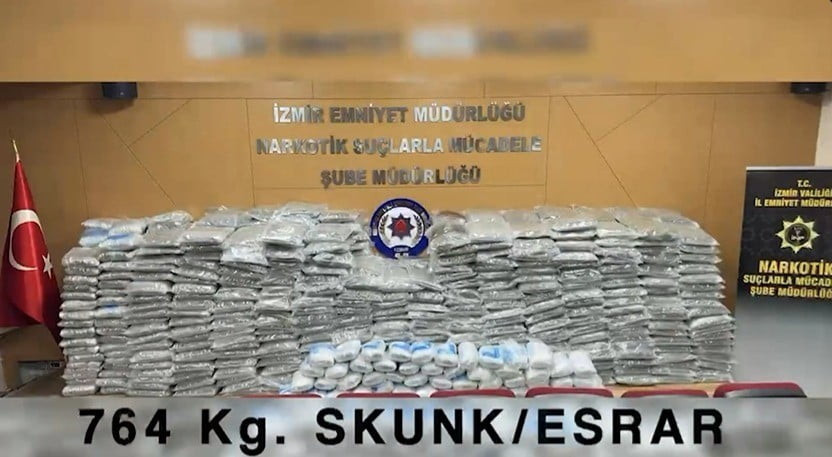 İÇİŞLERİ BAKANLIĞI, İZMİR'DE POLİS VE SAHİL GÜVENLİK EKİPLERİ TARAFINDAN DÜZENLENEN ORTAK...