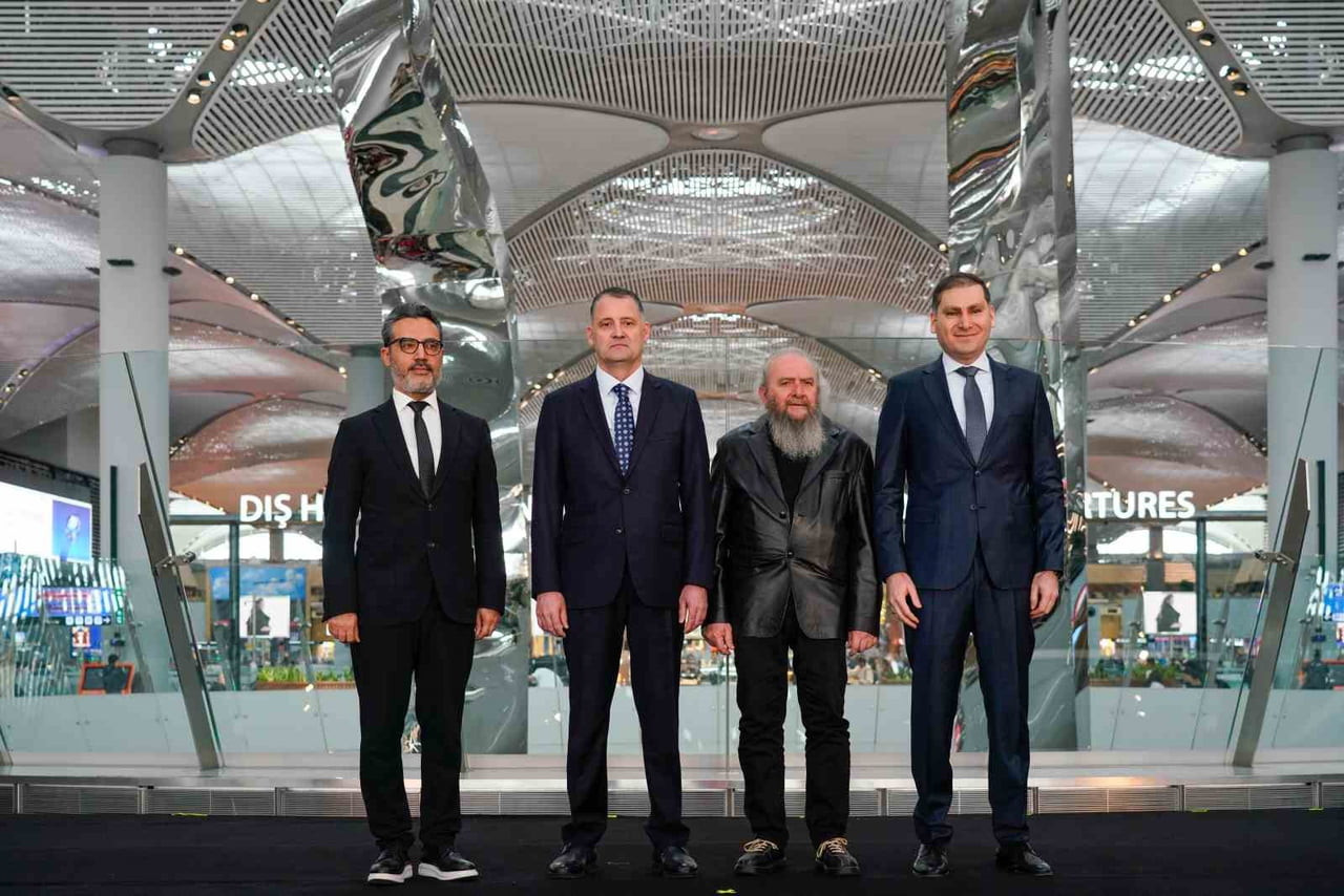 İGA İSTANBUL HAVALİMANI "İGA ART SANAT PROJELERİ YARIŞMASI"NIN KAZANANI SANATÇI HAYRİ KARAY’IN...