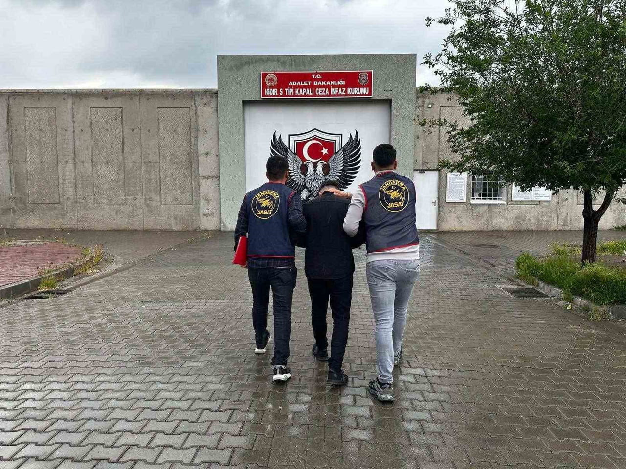 IĞDIR İL JANDARMA KOMUTANLIĞI JASAT EKİPLERİNCE FUHUŞA ARACILIK SUÇUNDAN HAKKINDA 15 YIL...