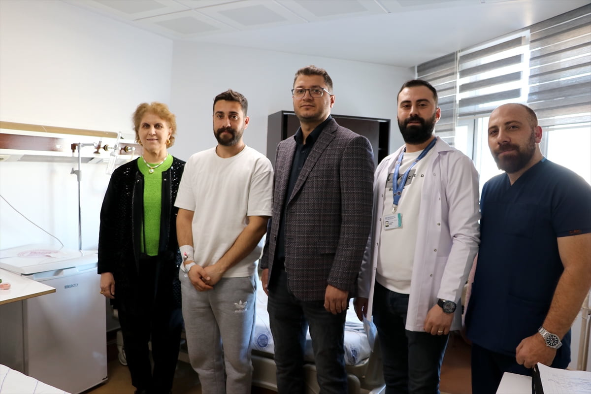 Iğdır'da karın ağrısıyla gittiği hastanede tesadüfen böbrek üstü bezinde kitle tespit edilen genç...