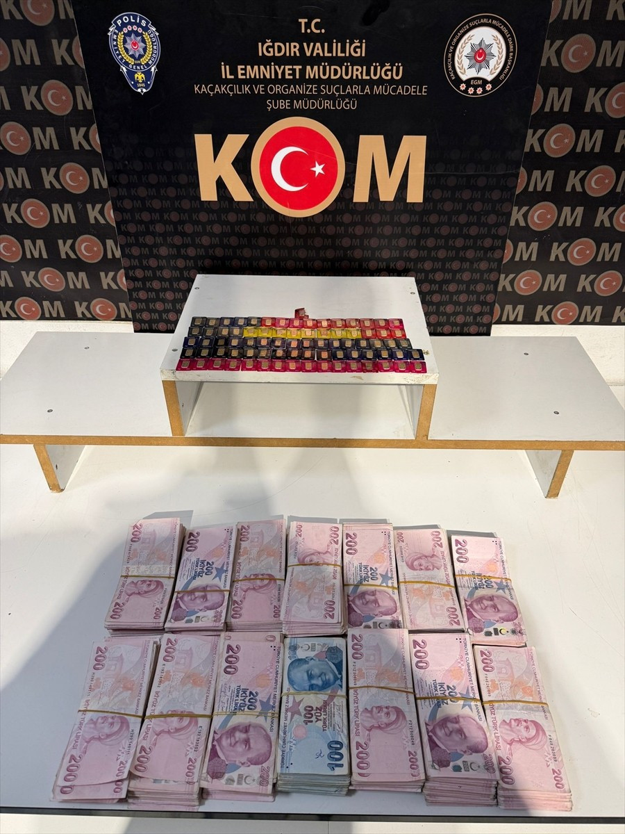 Iğdır'da kuyumculara sahte altın sattıkları belirlenen 3 şüpheli gözaltına alındı. Operasyonda, 95...