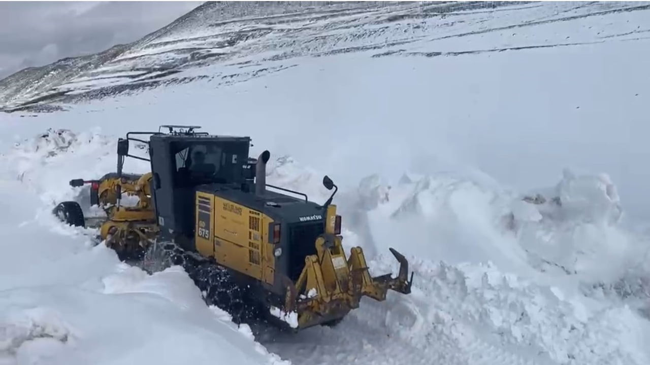 IĞDIR'DA NİSAN AYINDA KARLA MÜCADELE