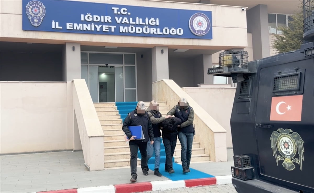 Iğdır'da sosyal medya hesaplarından terör örgütü DEAŞ'ı övücü paylaşımlar yapan şüpheli...