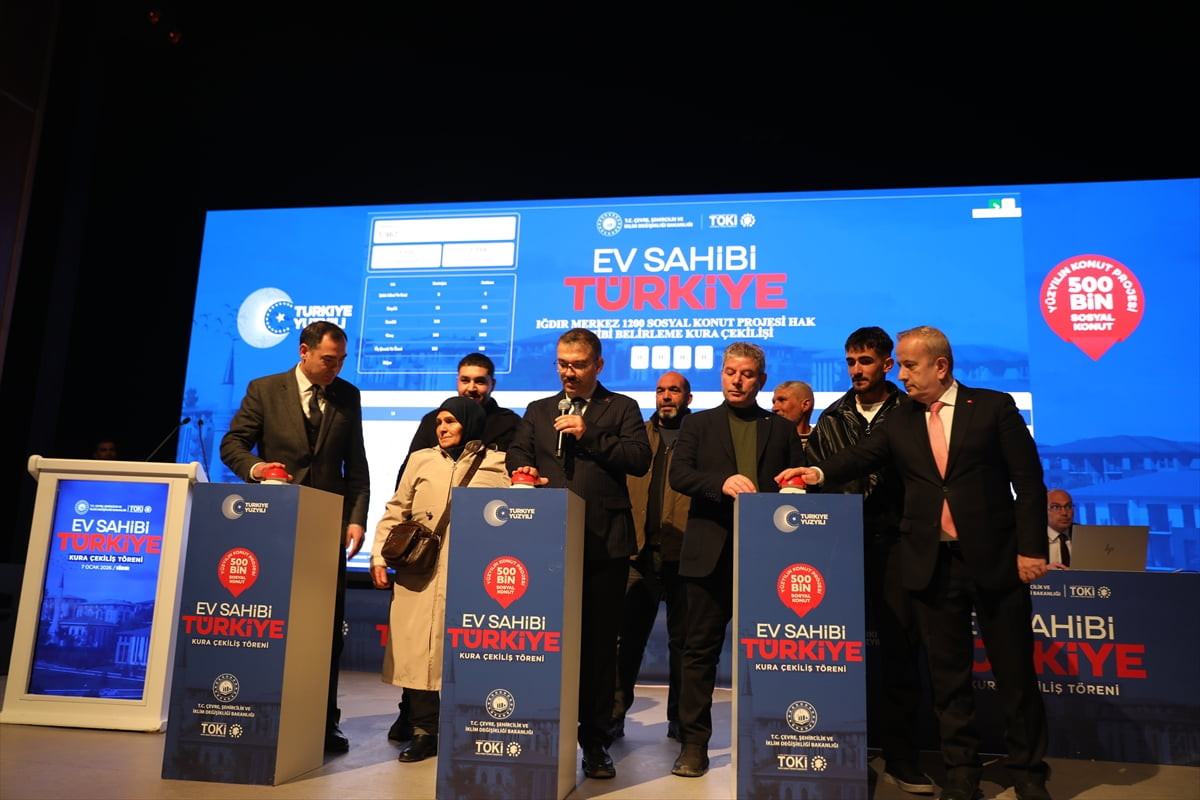 Iğdır'da, Yüzyılın Konut Projesi kapsamında inşa edilecek 1200 konutun hak sahibi, İl Kültür ve...