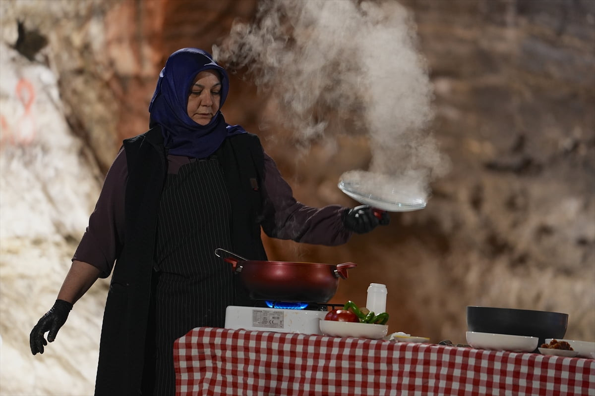 Iğdır'ın coğrafi işaretle tescilli yemeği taş köfte, kentte uzun yıllardır sofralarda yer alıyor....