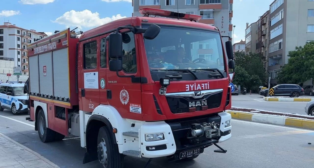 İHBAR ÜZERİNE OLAY YERİNE SAĞLIK VE POLİS EKİPLERİ SEVK EDİLDİ.