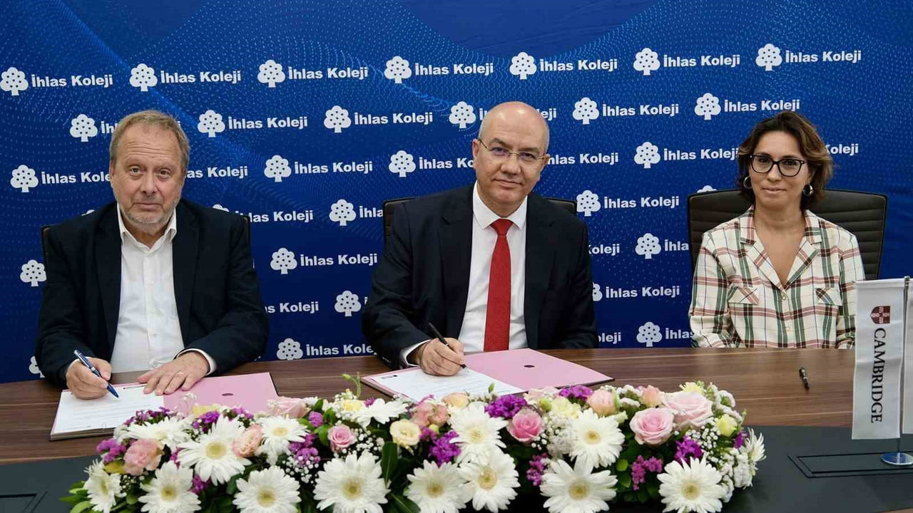 İHLAS KOLEJİ, ÖĞRENCİLERİNİ DÜNYA STANDARTLARINDA DİL BECERİLERİYLE DONATMAK AMACIYLA CAMBRİDGE...