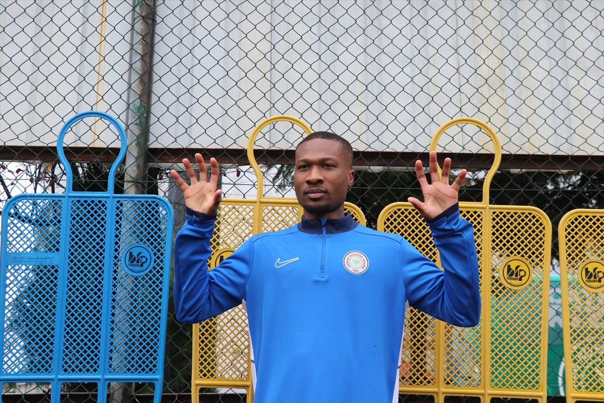 ikas Eyüpspor ile sahasında yapacağı maçın hazırlıklarını Mehmet Cengiz Tesisleri'nde sürdüren...