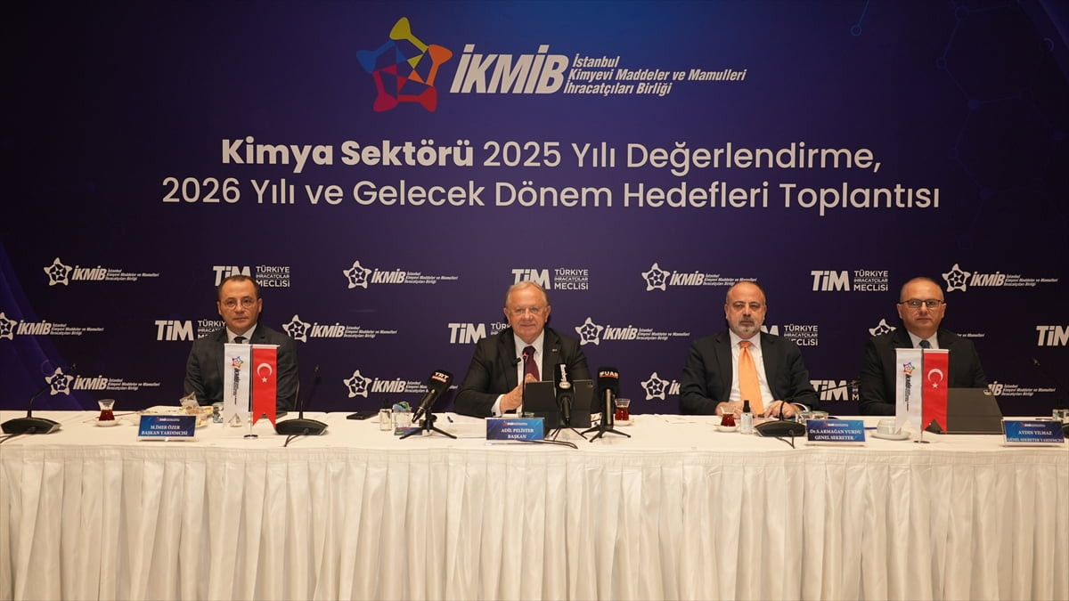 İKMİB Başkanı Adil Pelister (sol 2), Türkiye İhracatçılar Meclisi (TİM) İstanbul Dış Ticaret...