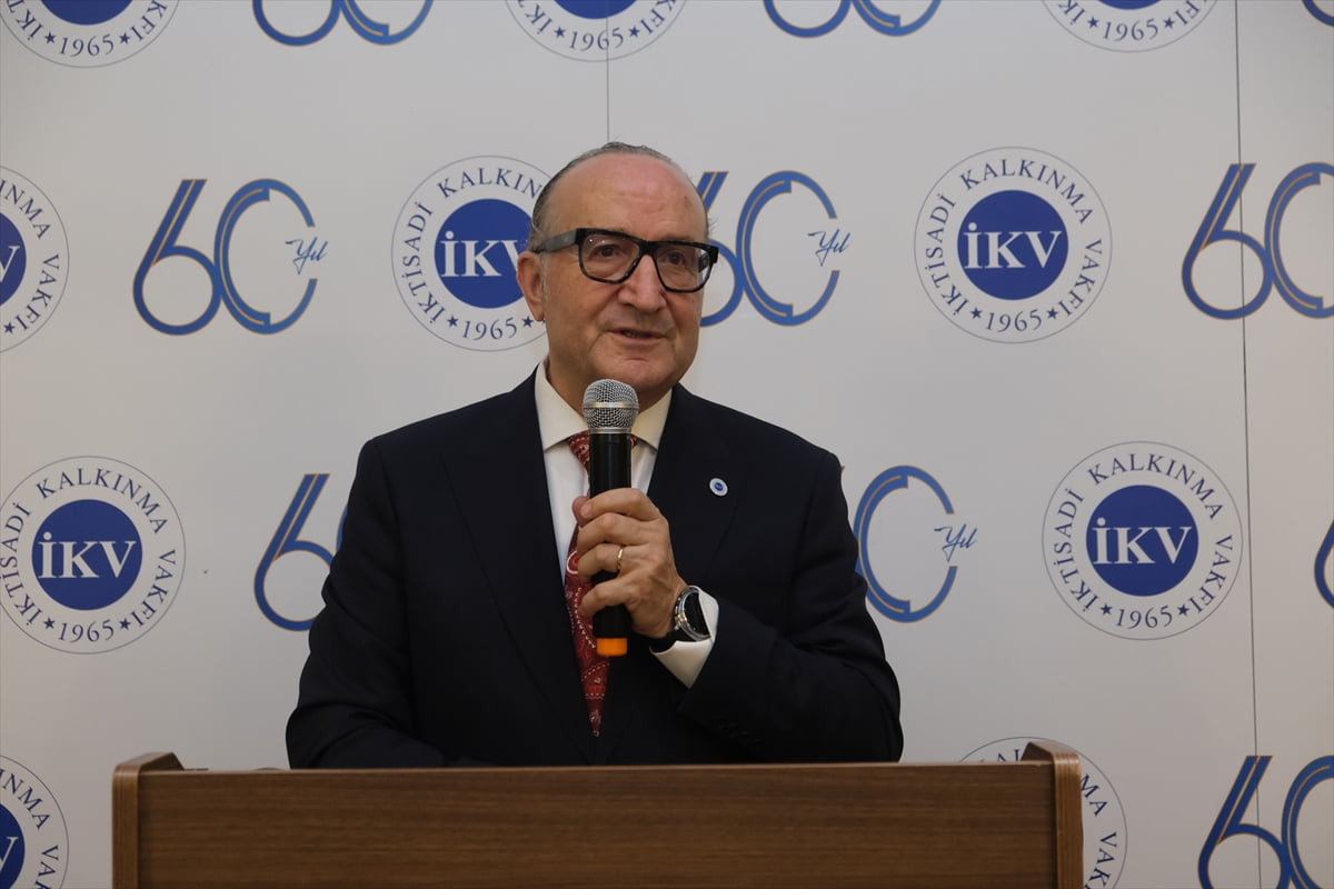 İktisadi Kalkınma Vakfının 60'ıncı yılını kutladığı etkinlik, iş ve siyaset dünyasından isimlerin...