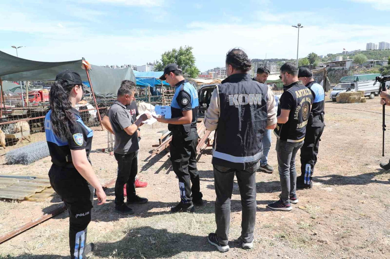 İL EMNİYET MÜDÜRLÜĞÜ, YAKLAŞAN KURBAN BAYRAMI ÖNCESİNDE KURBAN ALIM SATIM NOKTALARINDA SAHTE PARA...