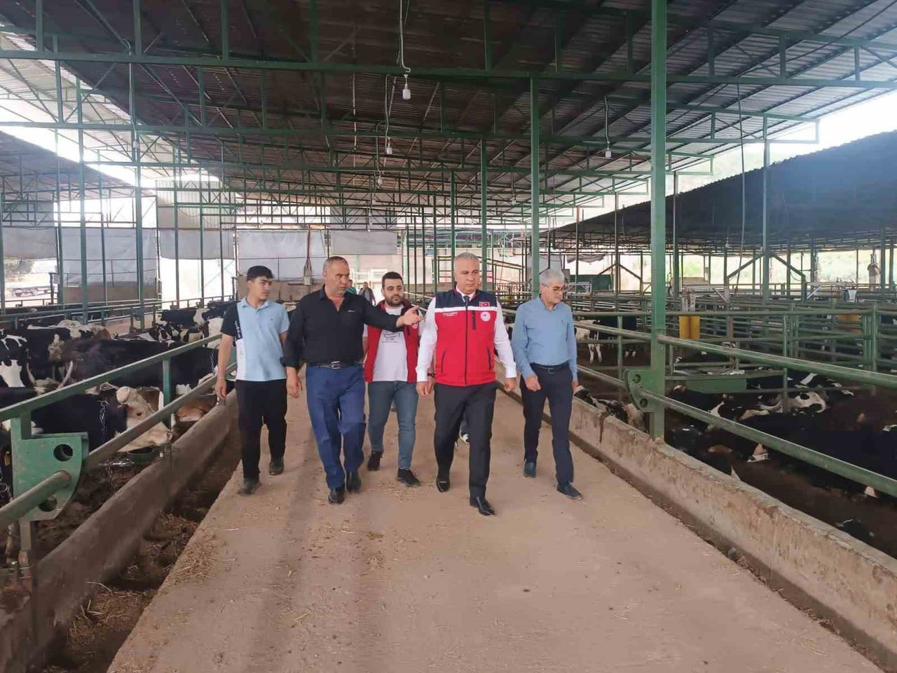 İL GENELİNDEKİ HAYVAN SATIŞ YERLERİNDE GERÇEKLEŞTİRİLEN DENETİMLERDE KURBANLIK HAYVANLARIN SAĞLIK...