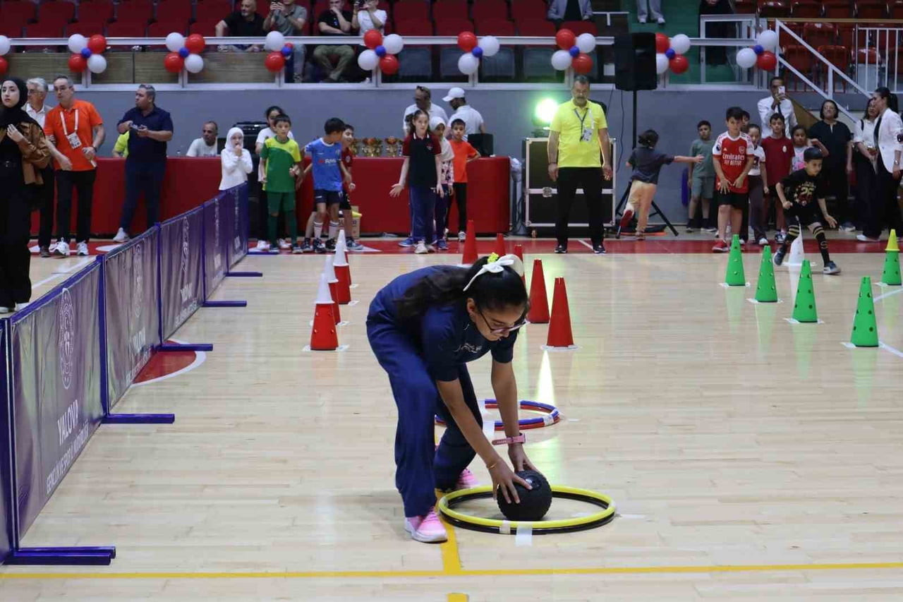 İL MİLLİ EĞİTİM MÜDÜRLÜĞÜ İLE İL GENÇLİK VE SPOR MÜDÜRLÜĞÜ TARAFINDAN DÜZENLENEN YALOVA ÇOCUK...