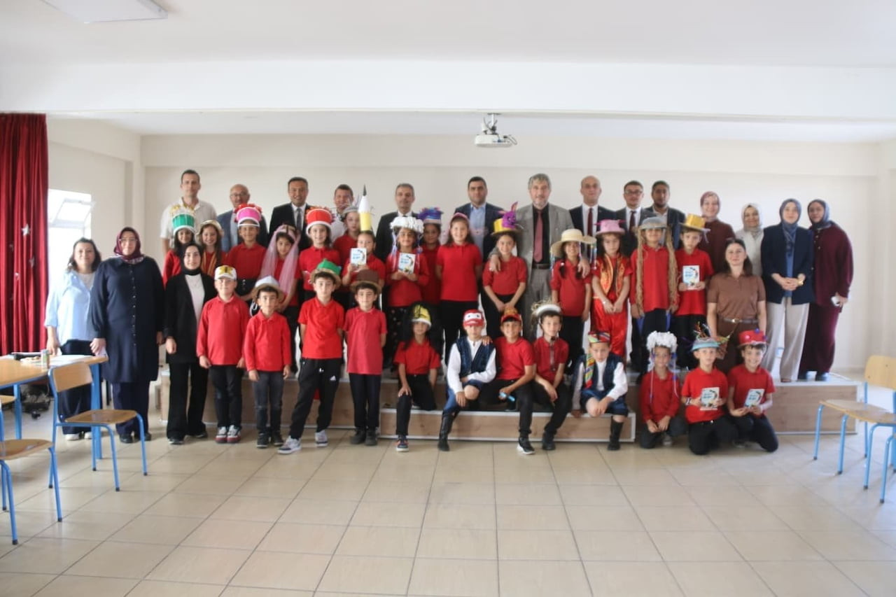 İL MİLLİ EĞİTİM MÜDÜRÜ YILMAZ, HİSARCIK'TA KİTAP SÖYLEŞİSİNE KATILDI
