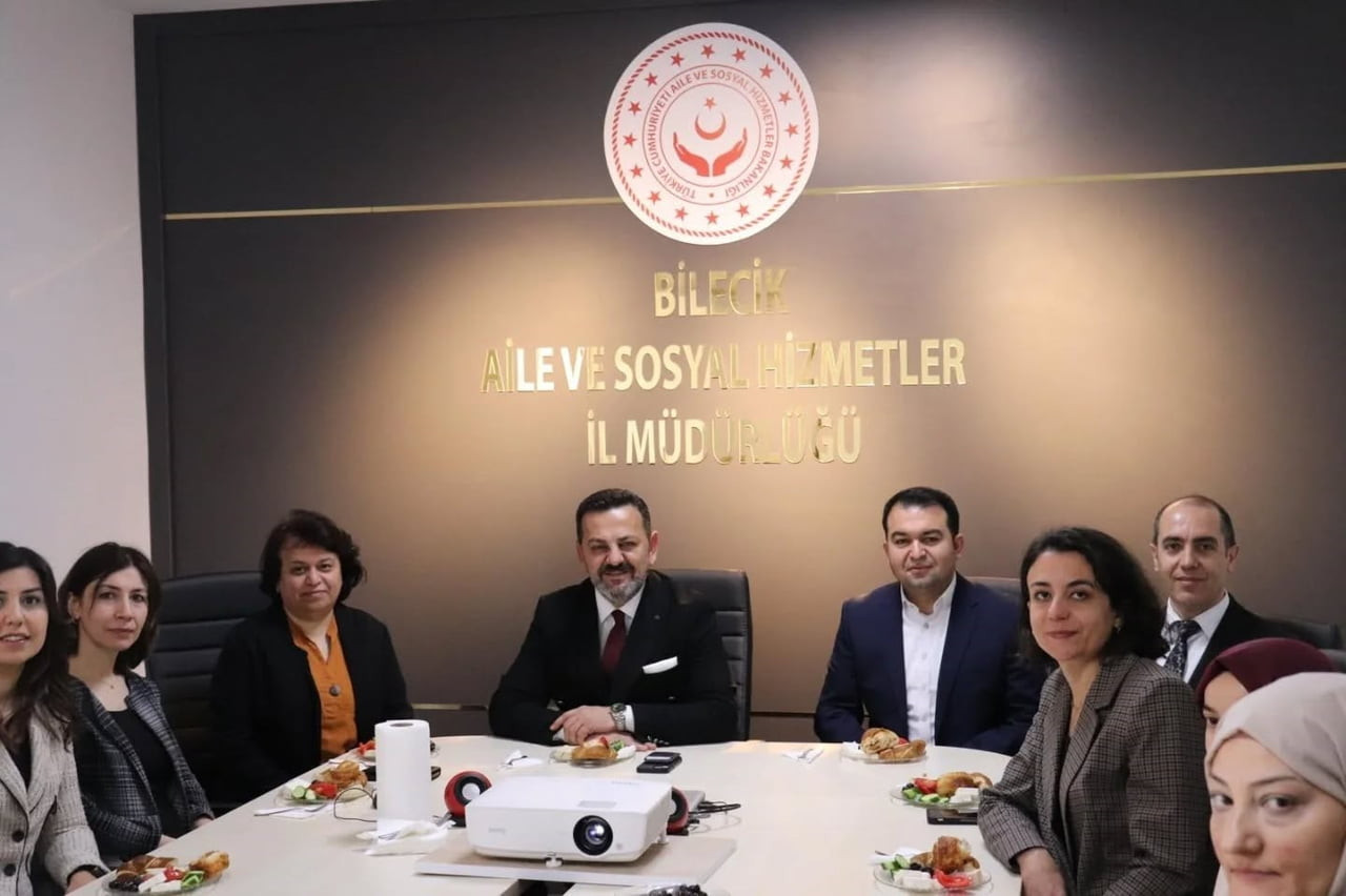 İL MÜDÜRÜ İLHAN, PERSONELLE KAHVALTIDA BULUŞTU