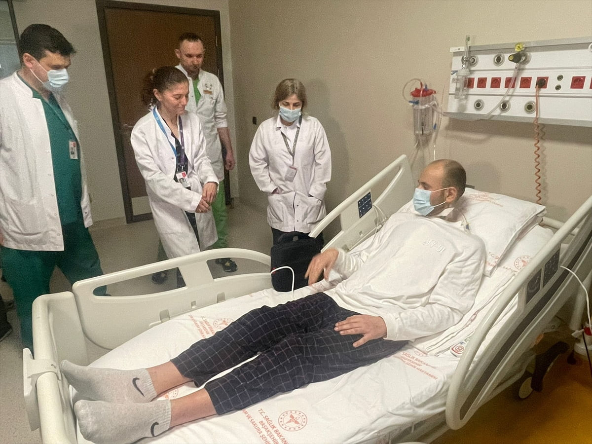  İleri derecede kalp yetmezliği yaşayan ve durumu ağırlaşan 35 yaşındaki Gökhan Sarıca, başarılı...