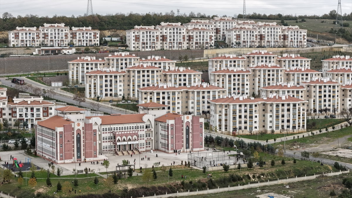 İleri mühendislik teknikleri kullanarak, afetlere dayanıklı sağlam konutlar inşa eden TOKİ...