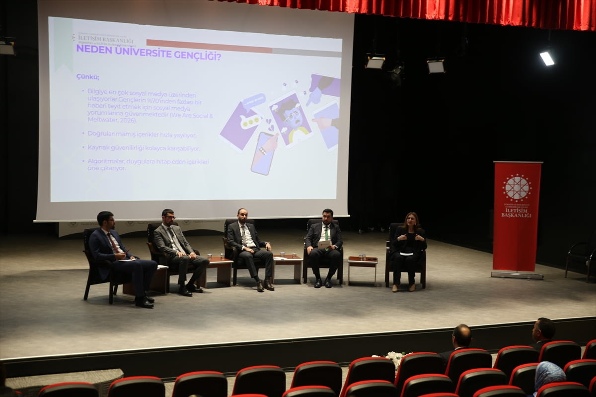 İletişim Başkanlığı tarafından Erzurum'da Atatürk Üniversitesi İletişim Fakültesi öğrencilerine...