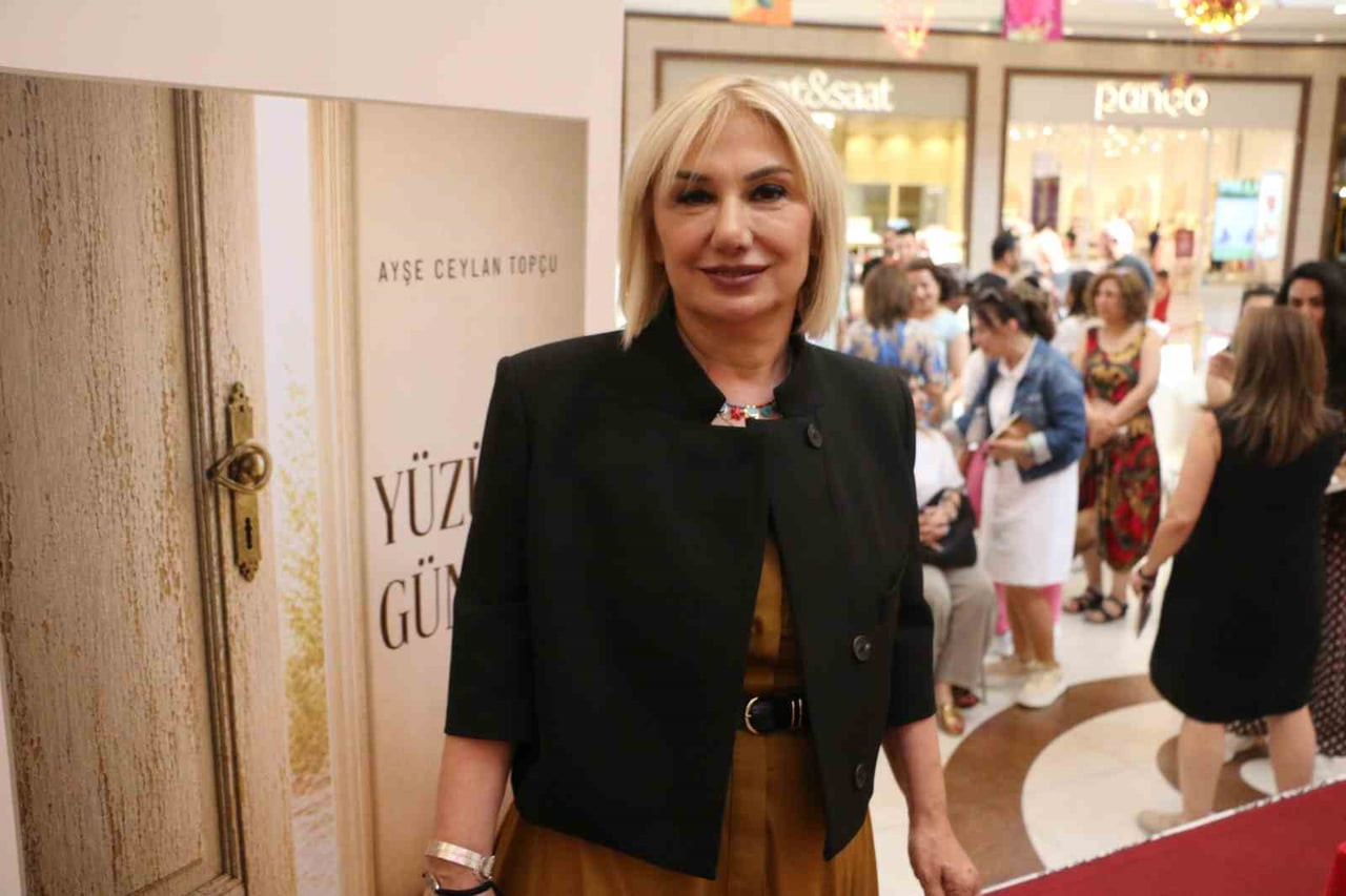 İLK KİTABIYLA OKURLARIN KARŞISINA ÇIKAN AYŞE CEYLAN TOPÇU, GÖRDÜĞÜ İLGİDEN DUYDUĞU MEMNUNİYETİ...