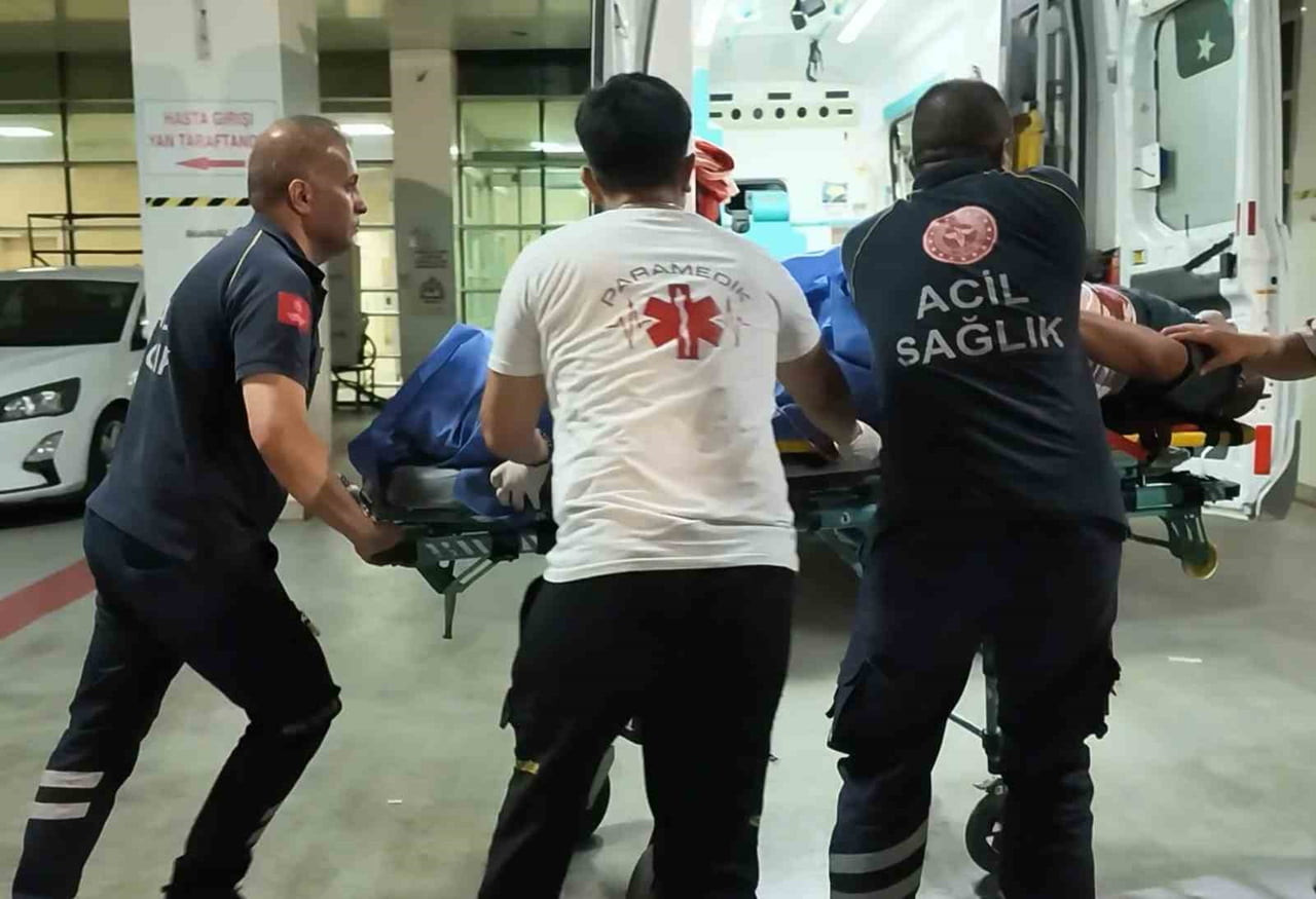 İLK MÜDAHALESİ OLAY YERİNDE YAPILAN YARALI, AMBULANSLA YÜKSEK İHTİSAS HASTANESİ’NE...