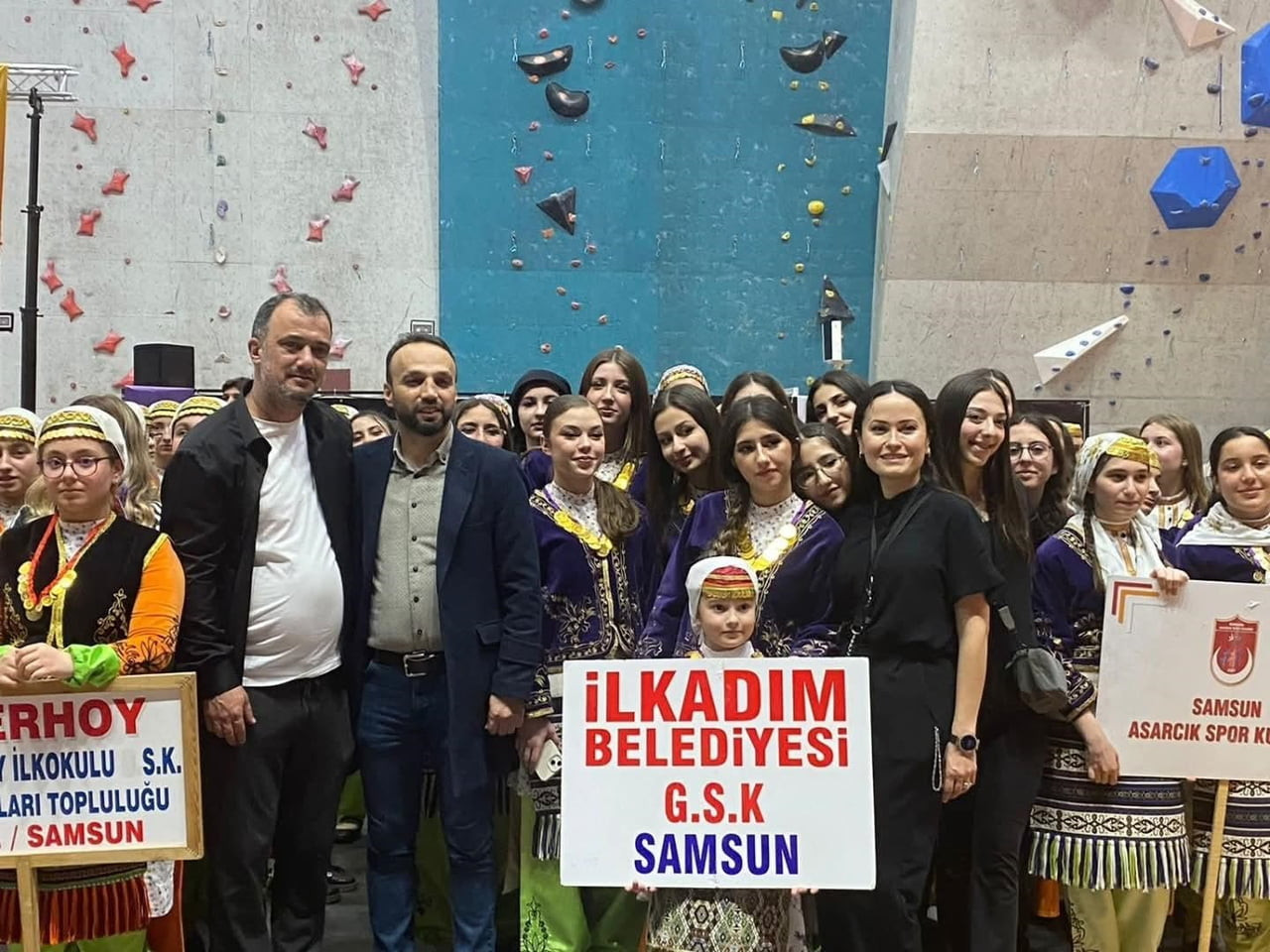 İLKADIM BELEDİYE GENÇLİK VE SPOR KULÜBÜ HALK OYUNLARI EKİBİ, BÖLGE YARIŞMALARINDA ELDE ETTİĞİ...