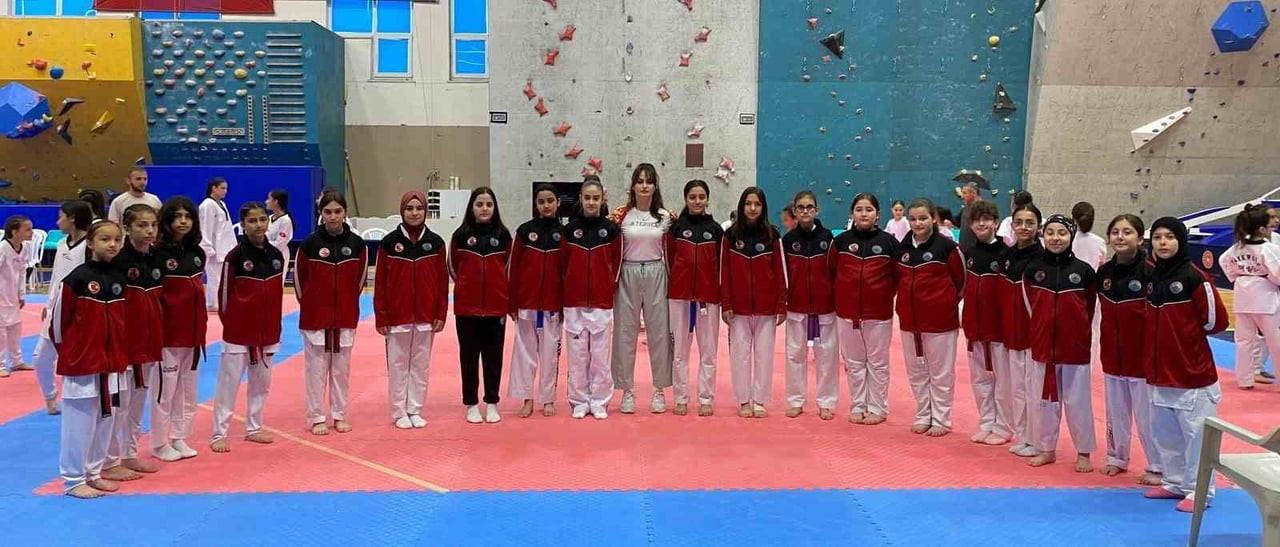 İLKADIM BELEDİYE SPOR KULÜBÜ TEKVANDO TAKIMI, SAMSUN’DA DÜZENLENEN ŞAMPİYONADA KAZANDIĞI 23...