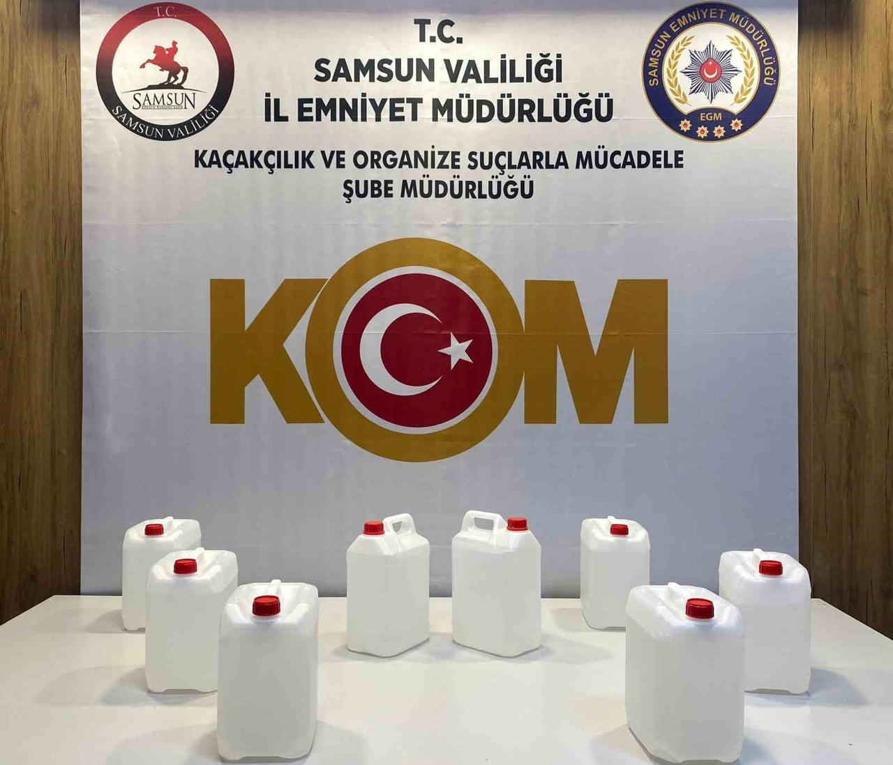 İLKADIM'DA 40 LİTRE KAÇAK ETİL ALKOL ELE GEÇİRİLDİ